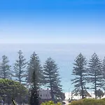 Hillside In The Heart Of Burleigh!