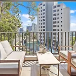 Hillside In The Heart Of Burleigh!