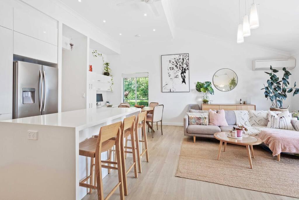 Apartment Hillside In The Heart Of Burleigh! Gold Coast