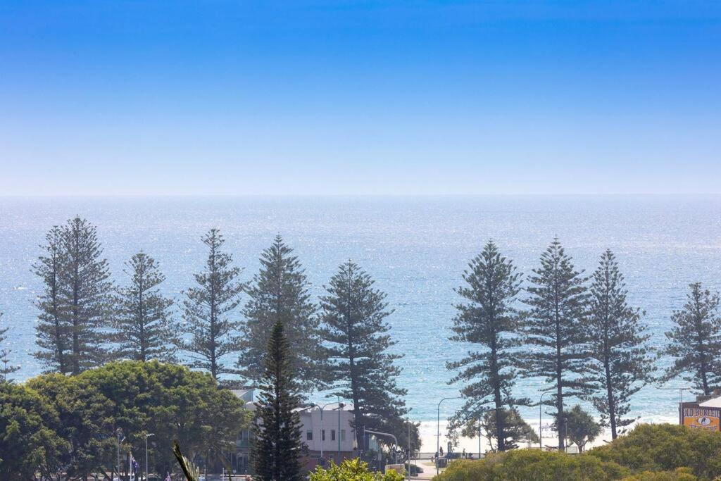 Apartment Hillside In The Heart Of Burleigh! *