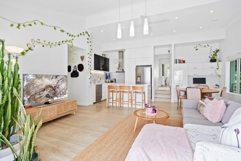 Hillside In The Heart Of Burleigh! Gold Coast