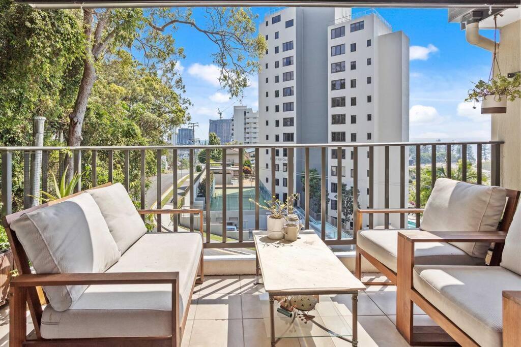 Hillside In The Heart Of Burleigh! * Gold Coast