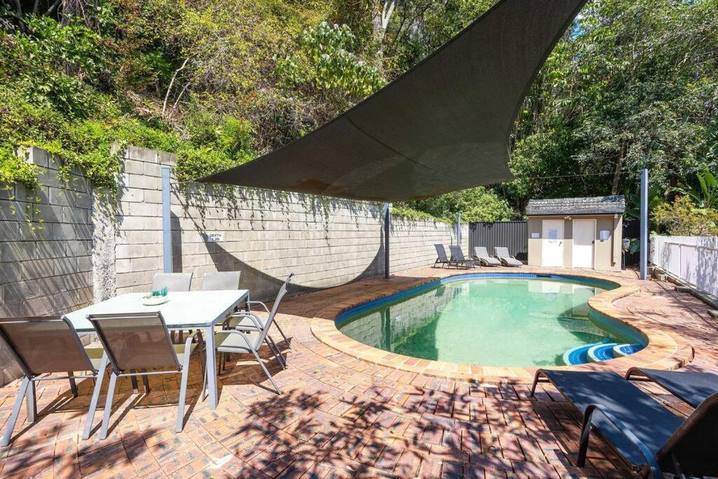 Hillside In The Heart Of Burleigh! *